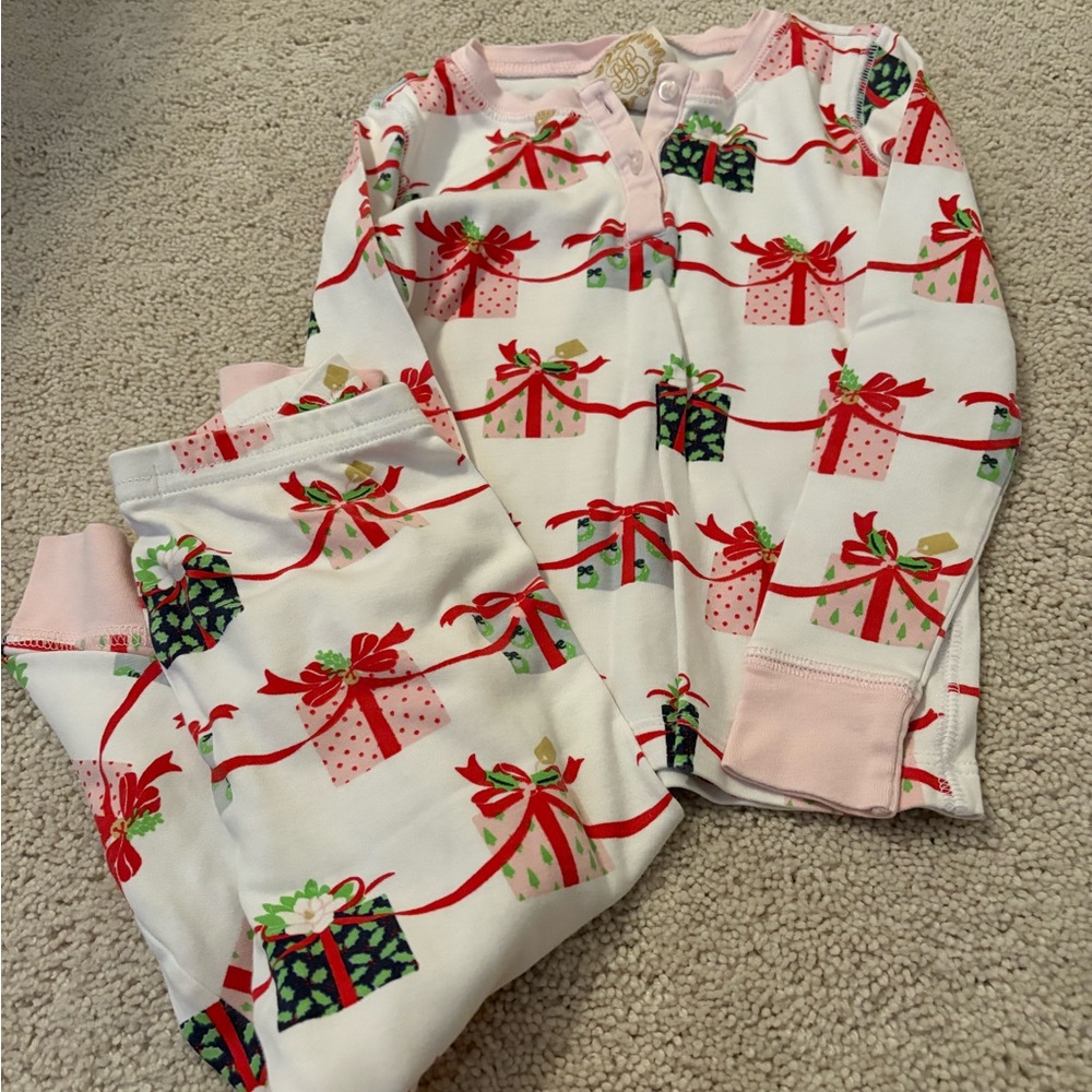 The Beaufort Bonnet Company Pink and Red Gift Print Pajama Set